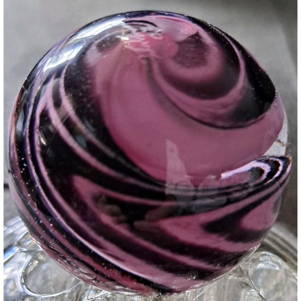 Signed Artist Handmade Art Glass Marble Pink Purple Black Swirl Dated 2003 1.73" - Picture 4 of 14
